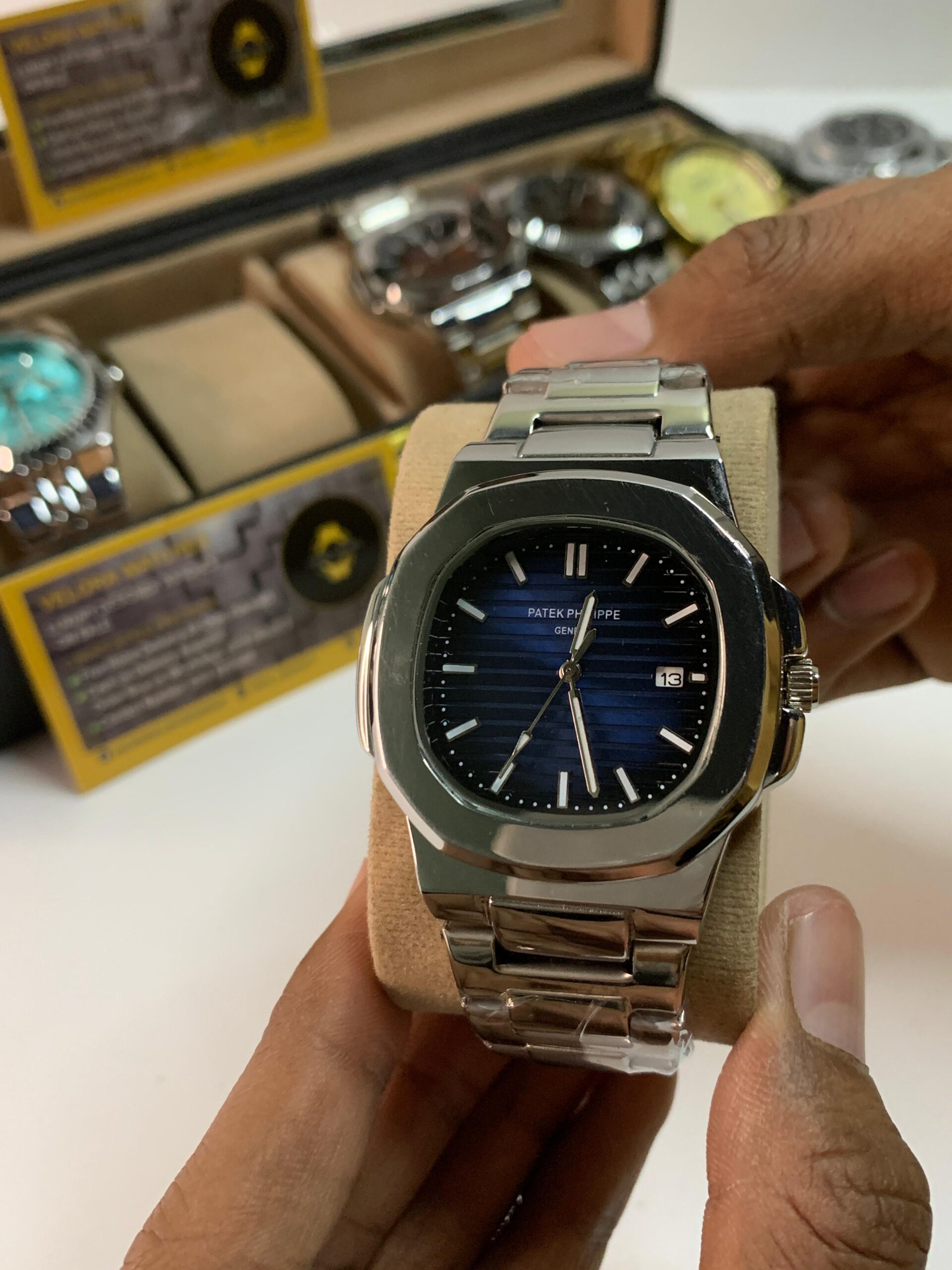 Patek Philippe Luxury Watch for Men Blue Dial - Image 4